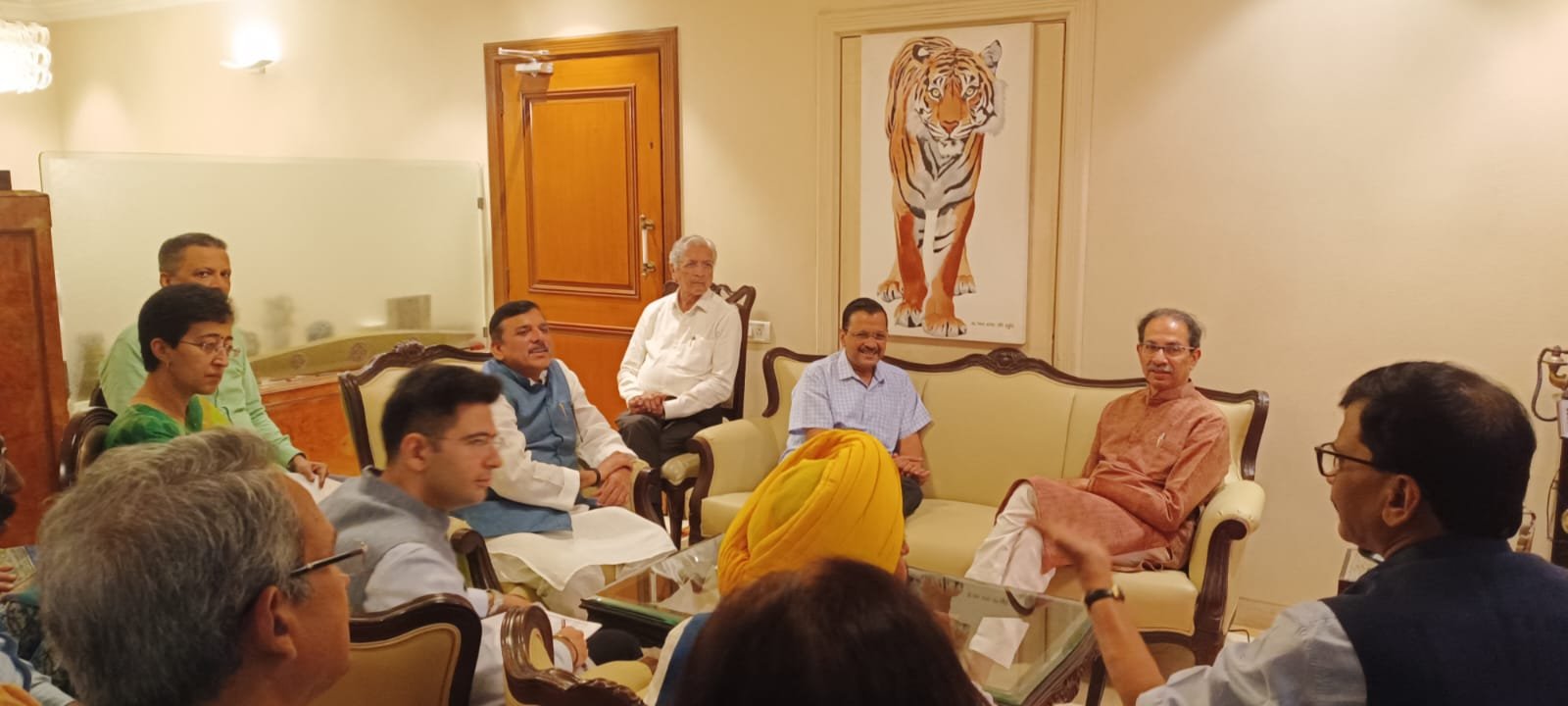 अरविंद केजरीवाल,CM भगवंत मान ने उद्धव ठाकरे से मुलाकात की