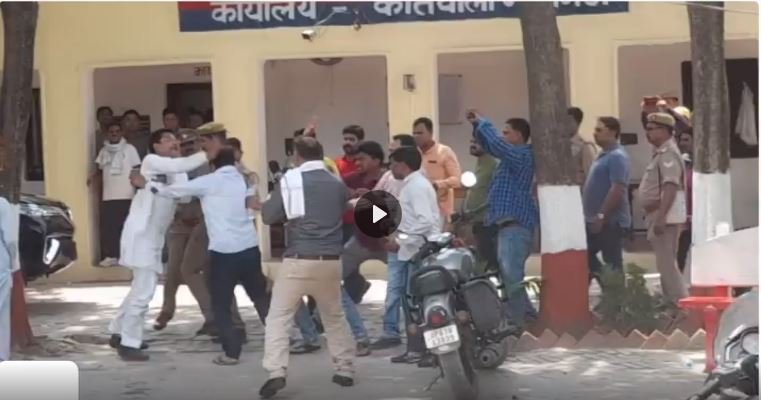 सपा विधायक और भाजपा नेता के बीच जमकर हुई मारपीट