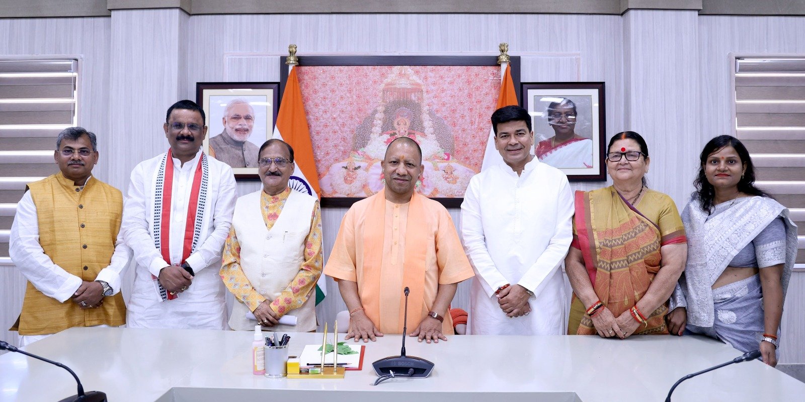 आत्मनिर्भर भारत की तर्ज पर नगर निगमों को भी बनाएं आत्मनिर्भरः सीएम योगी