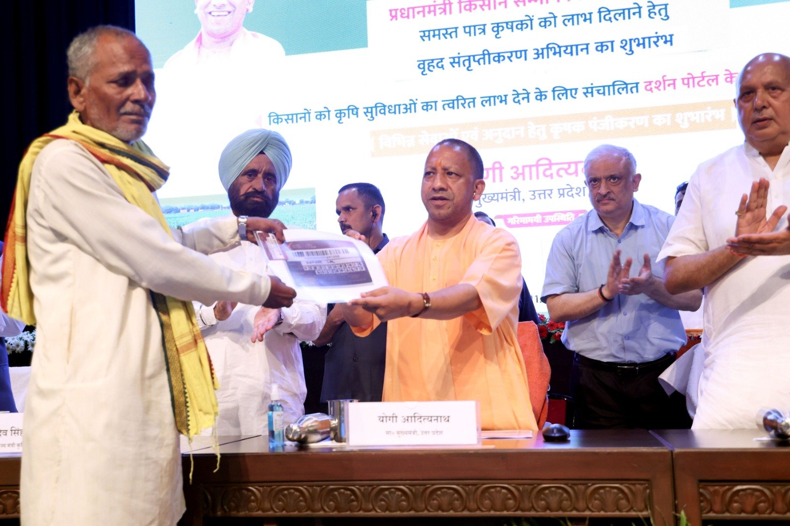 किसानों के परिश्रम से यूपी देश में आर्थिक महाशक्ति के रूप में स्थापित हो रहा : योगी