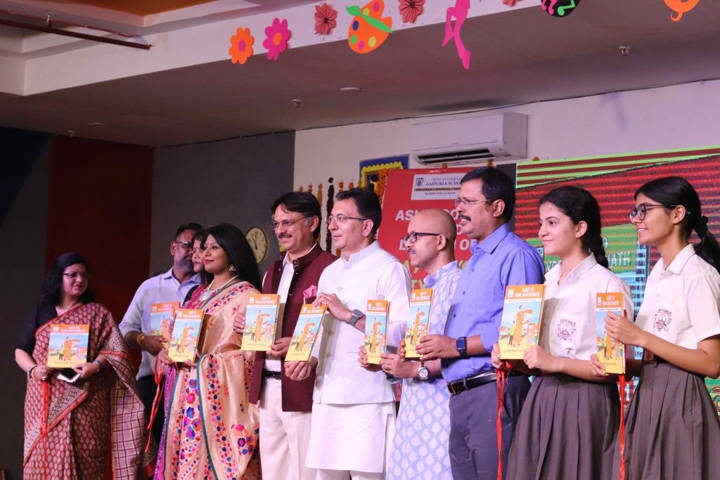 योगी आदित्यनाथ पर लिखे ग्राफिक उपन्यास ने तमिलनाडु में मचाई धूम