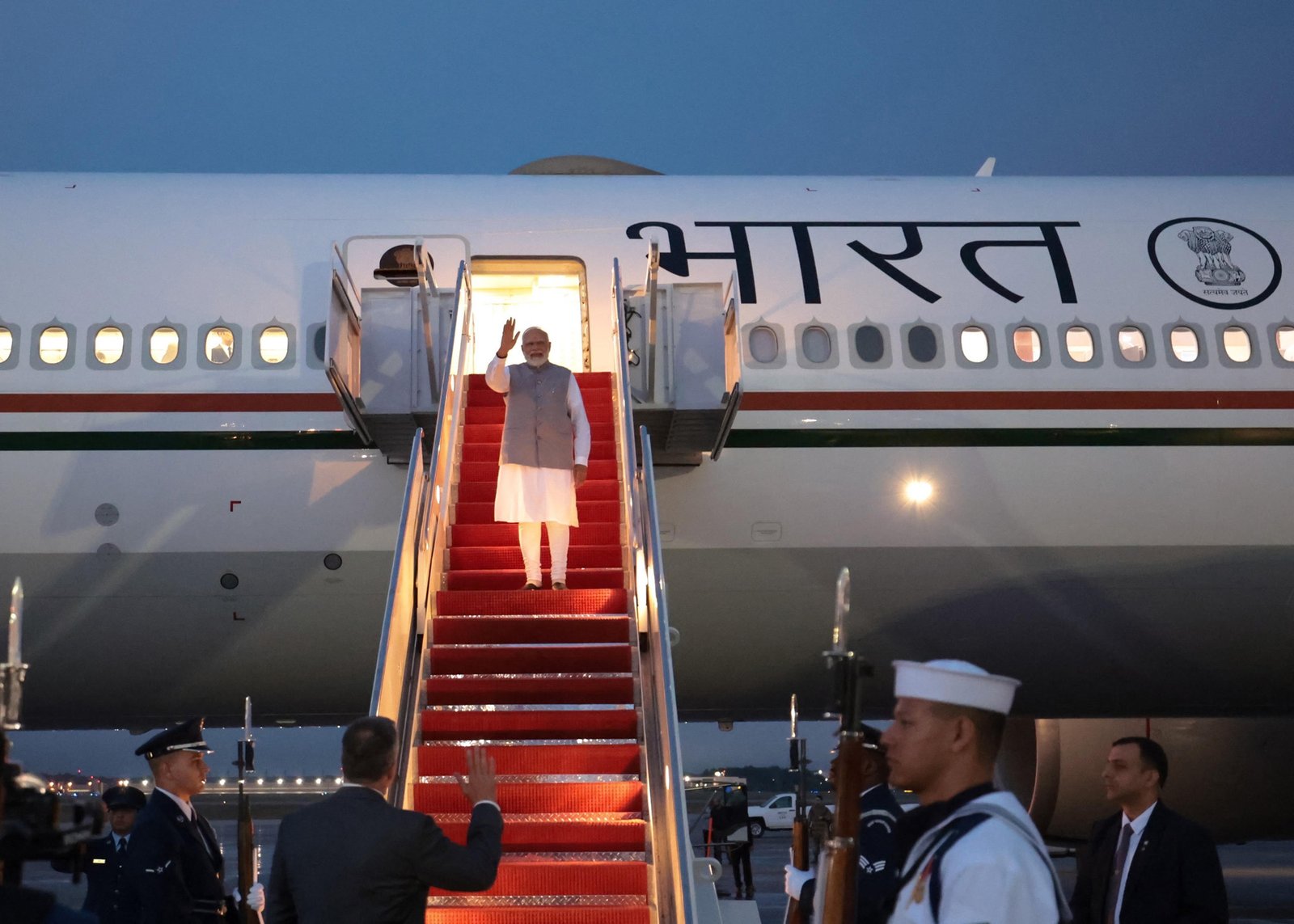 मोदी मिस्र पहुंचे, राष्ट्रपति अल-सीसी से द्विपक्षीय विषयों पर करेंगे चर्चा