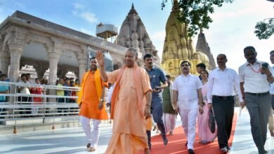 मुख्यमंत्री ने वाराणसी में श्रीकाशी विश्वनाथ मंदिर में किया दर्शन पूजन