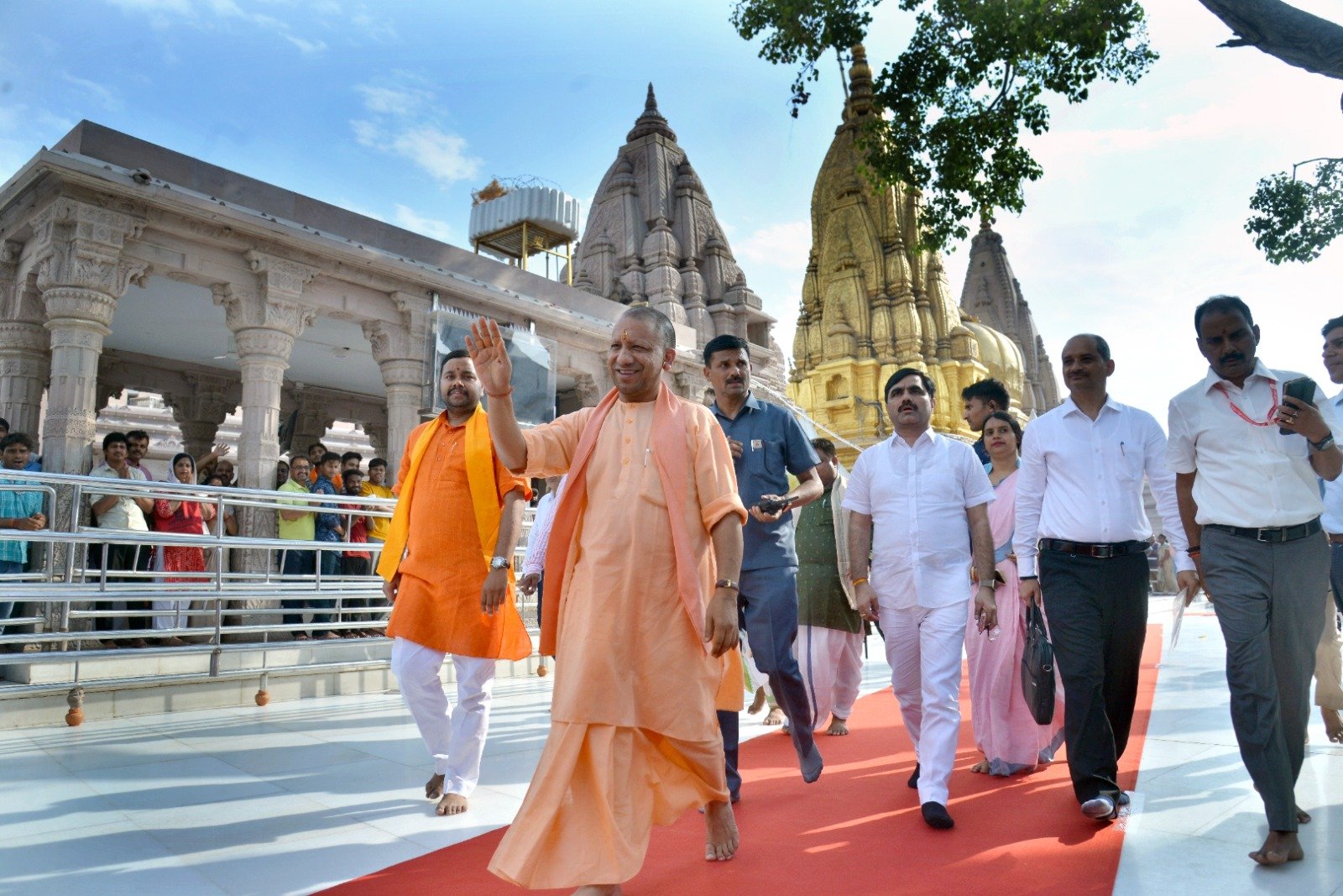 मुख्यमंत्री ने वाराणसी में श्रीकाशी विश्वनाथ मंदिर में किया दर्शन पूजन