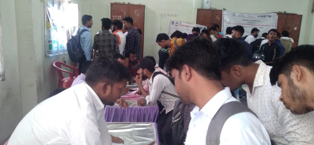 अबुधाबी की कंपनी ने दिया 6 लाख के पैकेज का ऑफर. रोजगार मेले में 36 कंपनियों ने लिया हिस्सा.