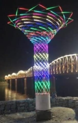 ऑर्नामेंटल टावर बढ़ा रहे काशी की खूबसूरती