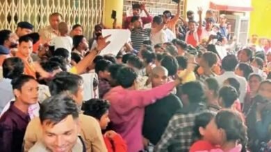 युवती की संदिग्ध मौत- बस्ती वालों ने घेरा थाना- किया चक्काजाम