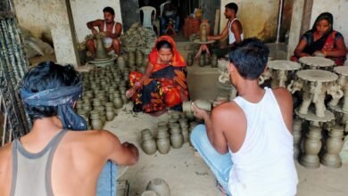 टेराकोटा शिल्पकारों के पास अभी से दशहरा-दिवाली के ऑर्डर की भरमार.काम की प्रचुरता से शिल्पकार नहीं ले रहे नए ऑर्डर.