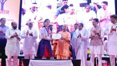 शिक्षा के प्रति भक्ति का भाव हो, नंबरों का अहंकार ना पालें : योगी आदित्यनाथ