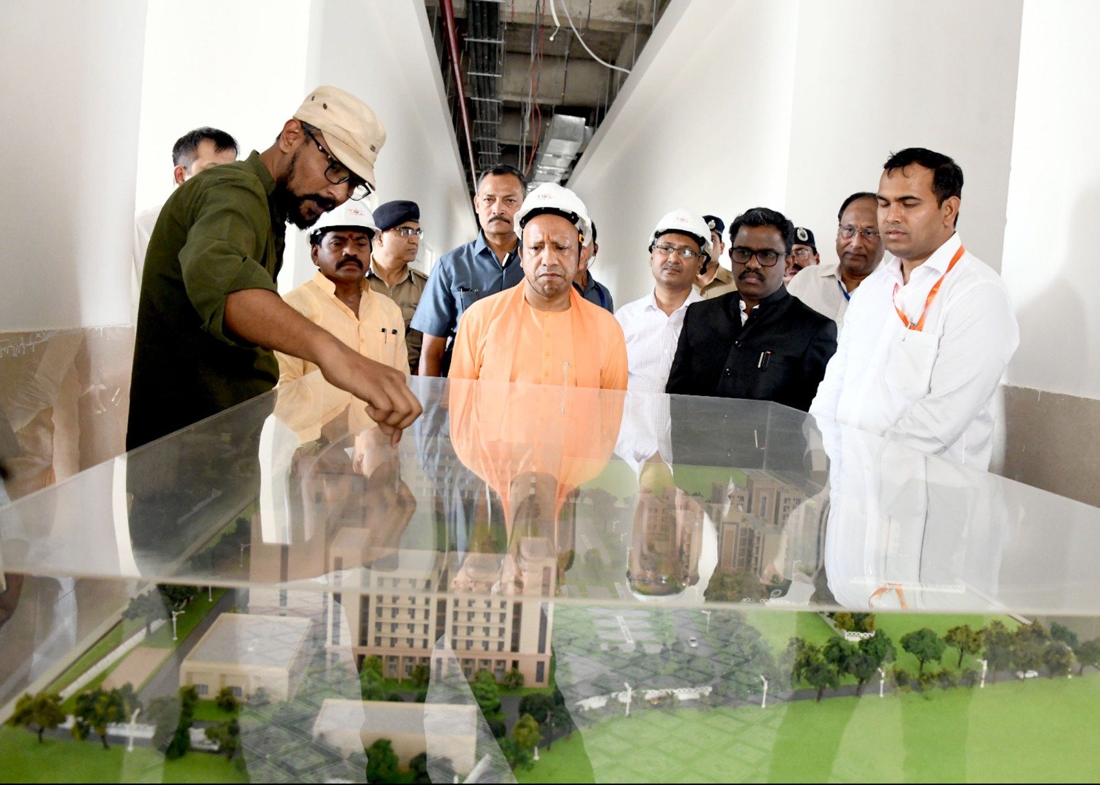 तय समय से आधा घंटा पहले ही सोनभद्र पहुंचकर सीएम ने देखी मेडिकल कॉलेज निर्माण की प्रगति