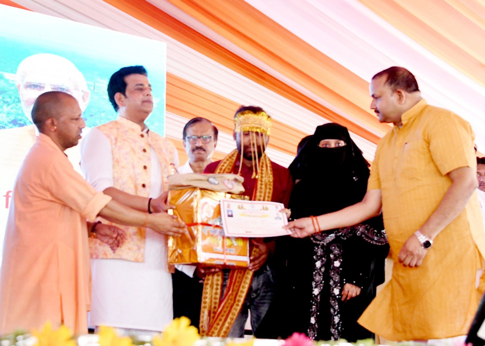 डेढ़ हजार जोड़ों के सामूहिक विवाह समारोह में सम्मिलित हुए मुख्यमंत्री, नव दम्पतियों को दिया आशीर्वाद