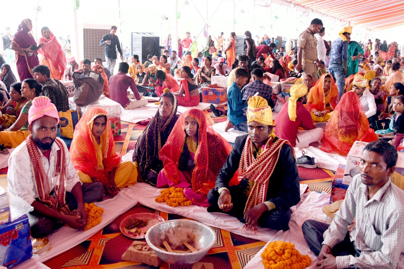 सीएम योगी ने दिया आशीर्वाद, फिल्म सुपरस्टार रविकिशन ने गाया गाना