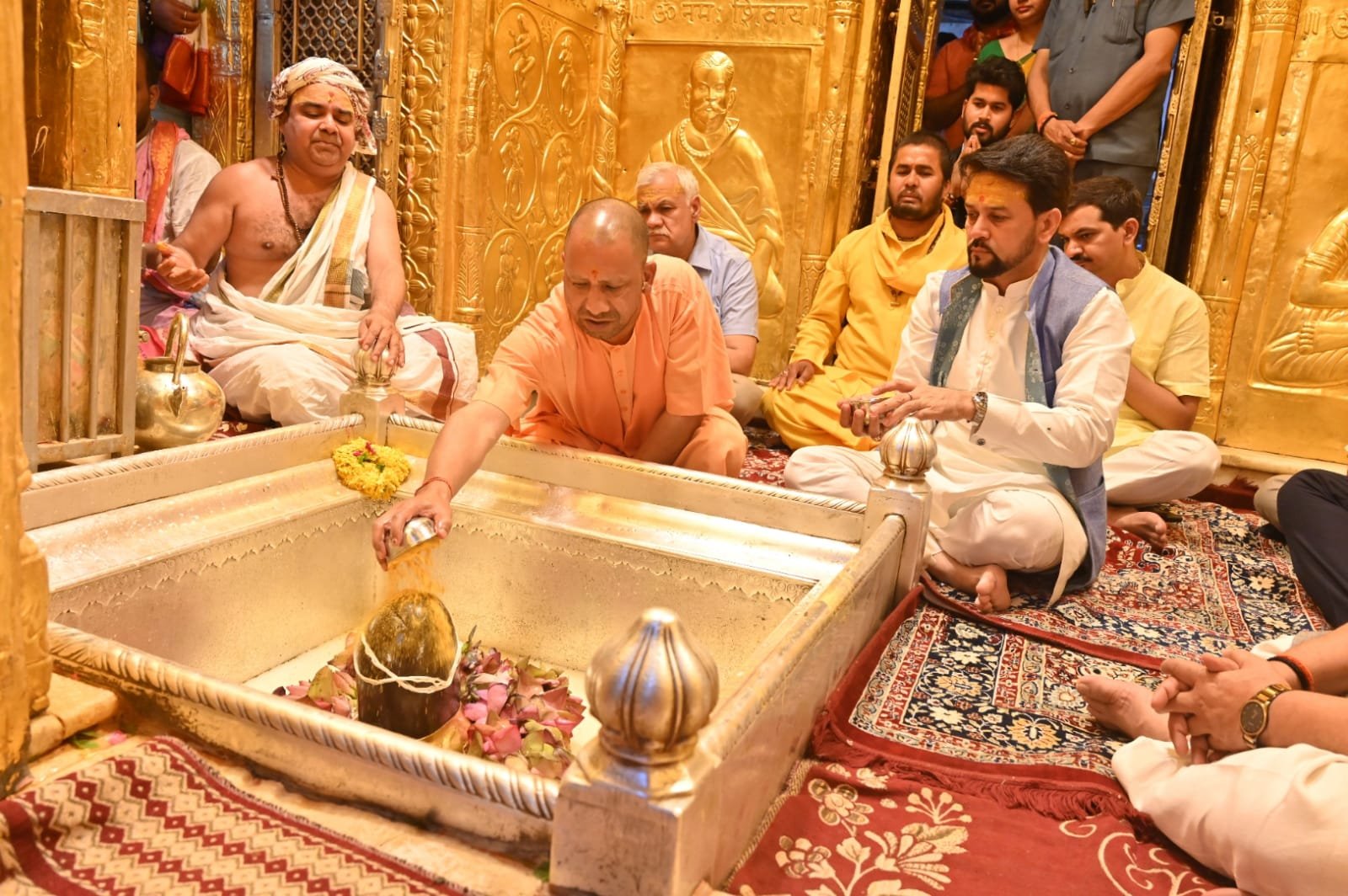 मुख्यमंत्री ने काशी विश्वनाथ और काल भैरव मंदिर में किया दर्शन-पूजन