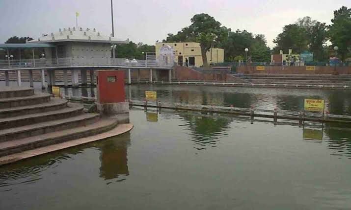 पितरों को तर्पण करने वालों की आस्था को ध्यान रखते हुए काशी के पिशाचमोचन कुंड के पानी को सरकार कराएगी साफ.वाराणसी स्मार्ट सिटी को जनता भी दे सकती है आइडिया.