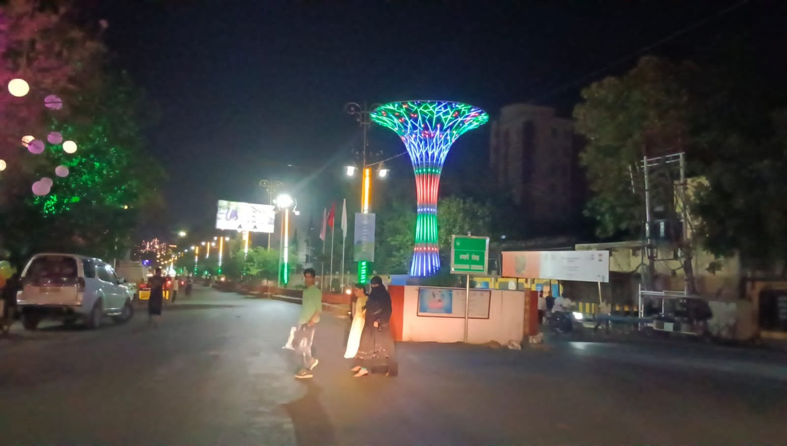 ऑर्नामेंटल टावर बढ़ा रहे काशी की खूबसूरती