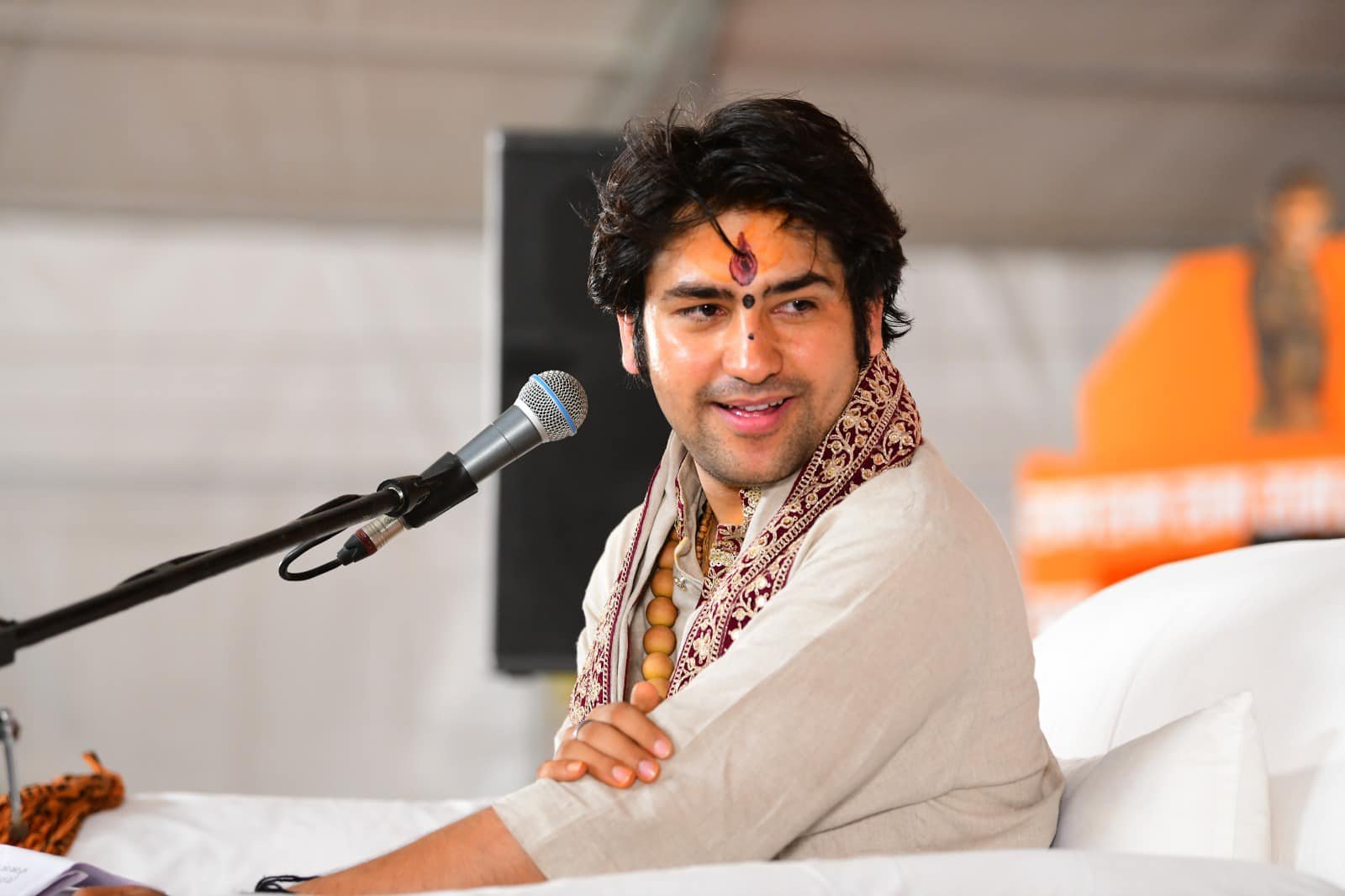 शहरों में कथा करने से धर्म नहीं बचेगा, उपेक्षित आदिवासी-वनवासी के बीच जाना होगा: शास्त्री