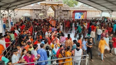 काशी की धरा पर आस्था का जनसैलाब