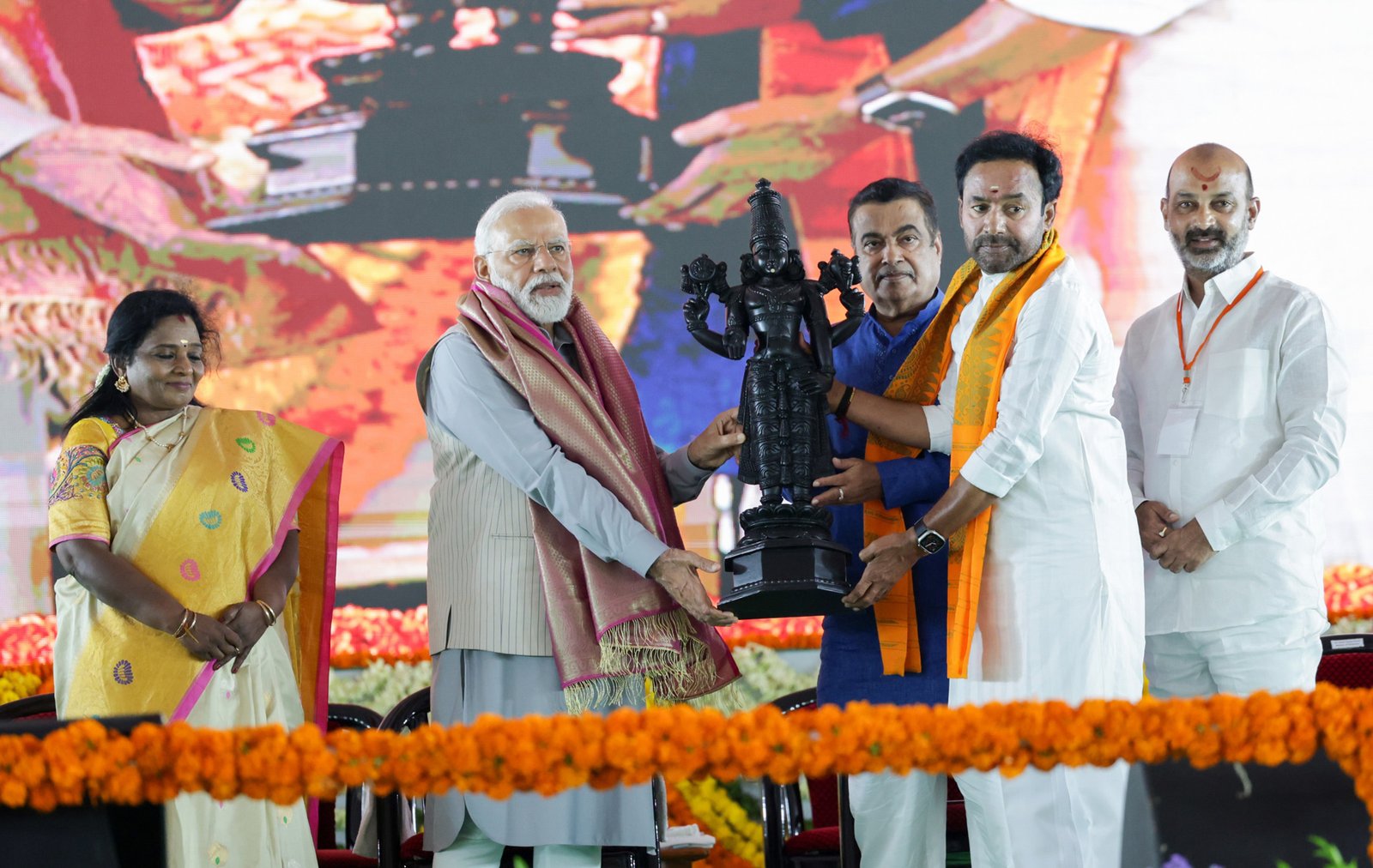 मोदी ने तेलंगाना में 6100 करोड़ रुपये की कई परियोजनाओं की आधारशिला रखी