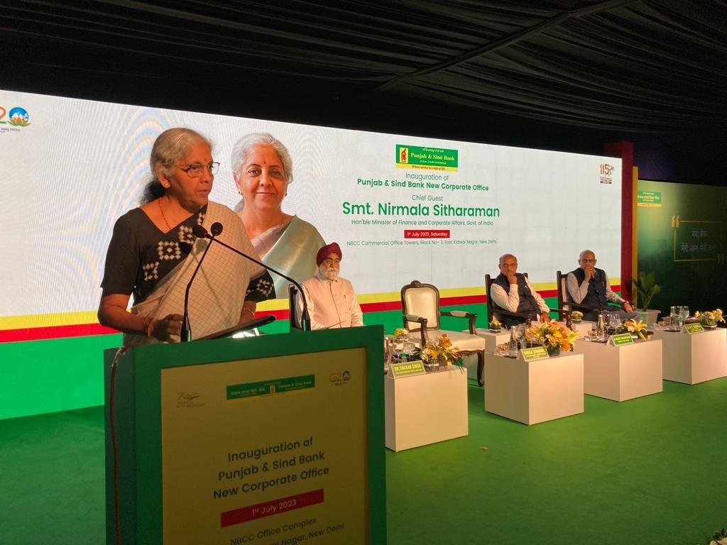 नौ वर्षाें में तीन गुना बढ़ा सरकारी बैंकों का मुनाफा: सीतारमण