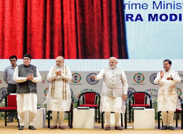 सहकारिता राजनीति के बजाय राष्ट्र नीति का वाहक बने: मोदी