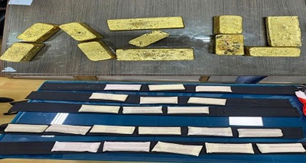 तीन यात्रियों के पास से 25 करोड़ रुपये मूल्य का सोना जब्त