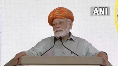 मोदी ने राजकोट इंटरनेशनल एयरपोर्ट का किया उद्घाटन, 2033 करोड़ रु की परियोजनाओं का किया लोकार्पण