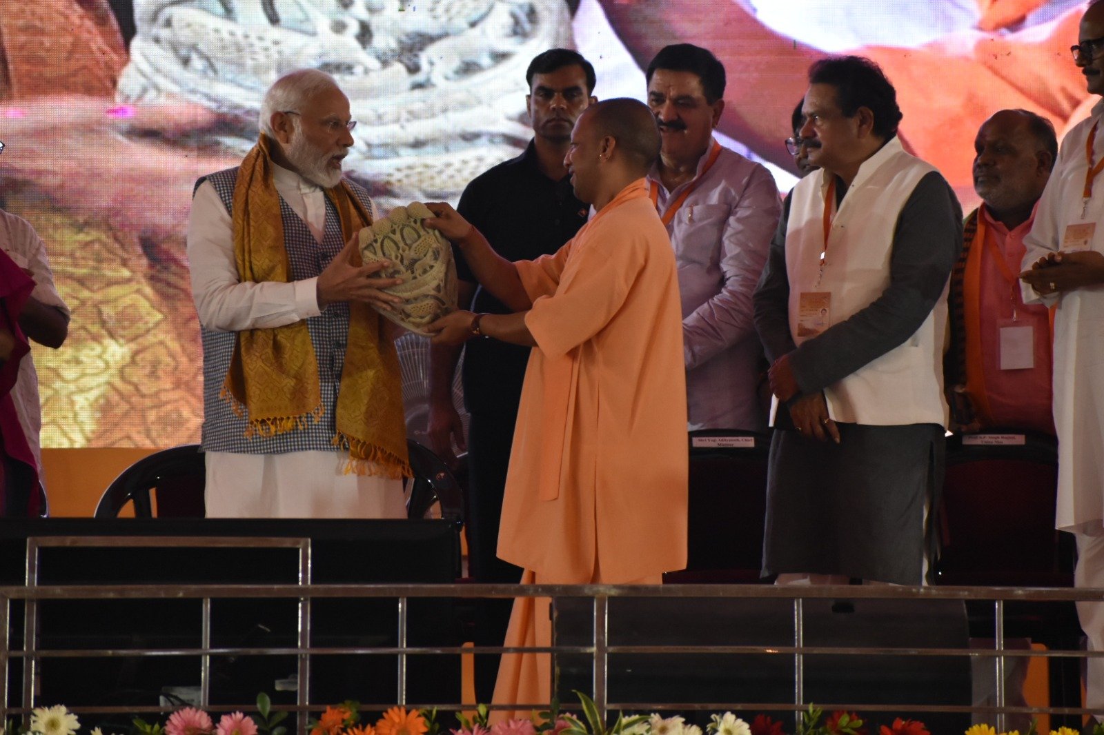 काशी के शिल्पियों, बुनकरों में उत्साह प्रधानमंत्री उनके ब्रांड एम्बेसडर