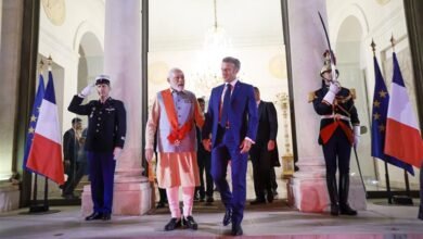 प्रधानमंत्री श्री नरेन्द्र मोदी को 13 जुलाई, 2023 को पेरिस, फ्रांस के एलिसी पैलेस में फ्रांस के राष्ट्रपति श्री इमैनुएल मैक्रों द्वारा फ्रांस के सर्वोच्च पुरस्कार 'ग्रैंड क्रॉस ऑफ द लीजन ऑफ ऑनर' से सम्मानित किया गया।