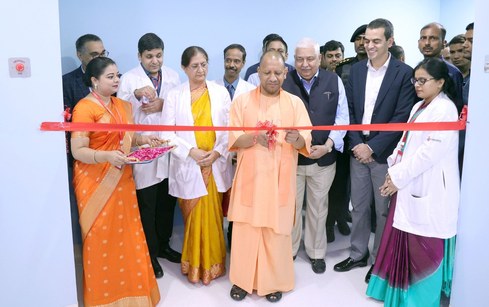 सीएम योगी ने मेदांता हॉस्पिटल की कैंसर यूनिट का किया उद्धाटन