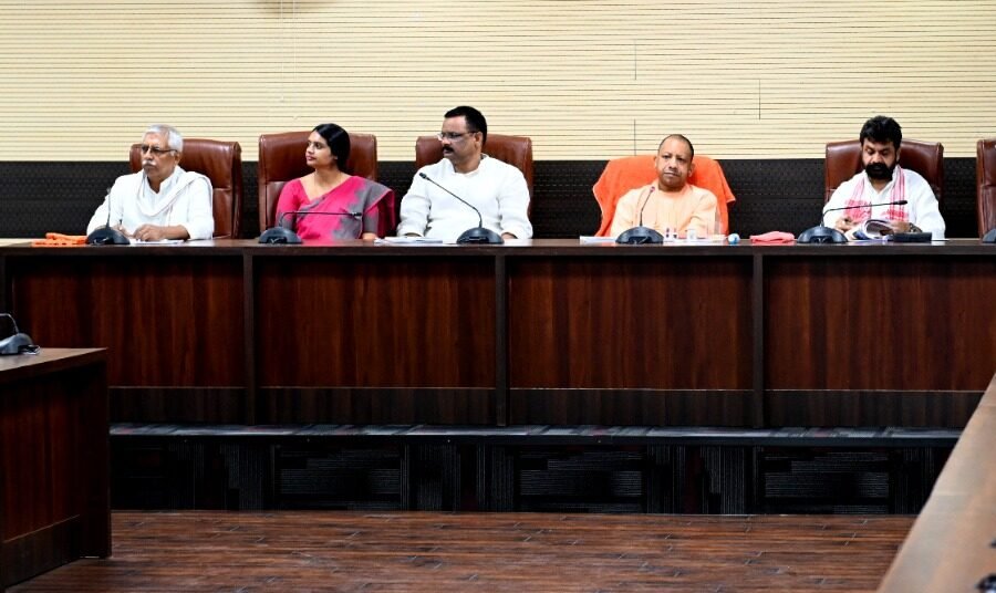 पार्षदगण नागरिकों के साथ बैठें, उनकी समस्याओं को सुनें और स्वच्छता रैली भी निकालें