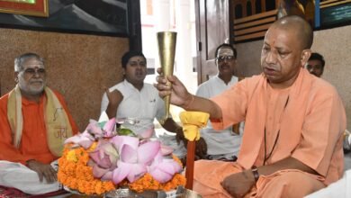 सावन के पहले दिन सीएम योगी के किया रुद्राभिषेक व हवन