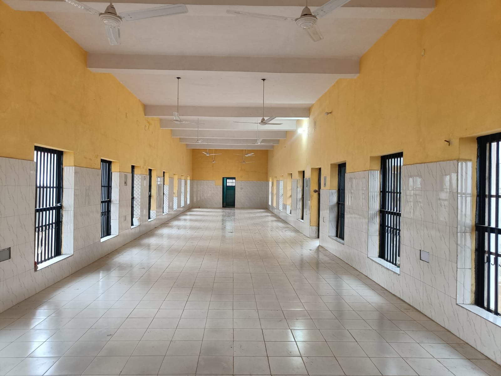 वाराणसी जिला जेल में पुरुष बंदियों ने महिला बंदियों के लिए किया बैरक का पुनर्निर्माण