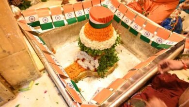 स्वतंत्रता दिवस पर बाबा विश्वनाथ का तिरंगे से किया गया श्रृंगार