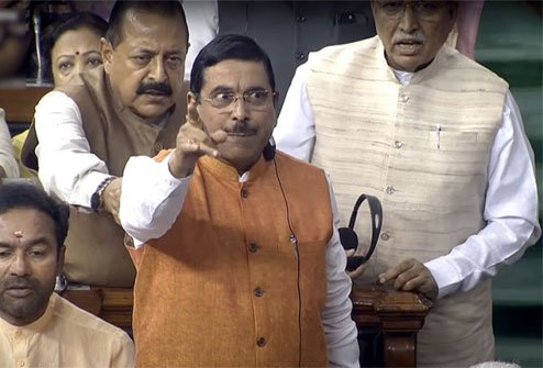 सदन को डिस्टर्ब करना और आधारहीन आरोप लगाना अधीर रंजन की आदत : प्रल्हाद जोशी