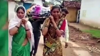 बेटियों ने किया पिता का अंतिम संस्कार