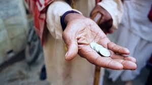 करोड़ों की संपत्ति, मुंबई में फ्लैट : मिलिए दुनिया के सबसे अमीर भिखारी से..