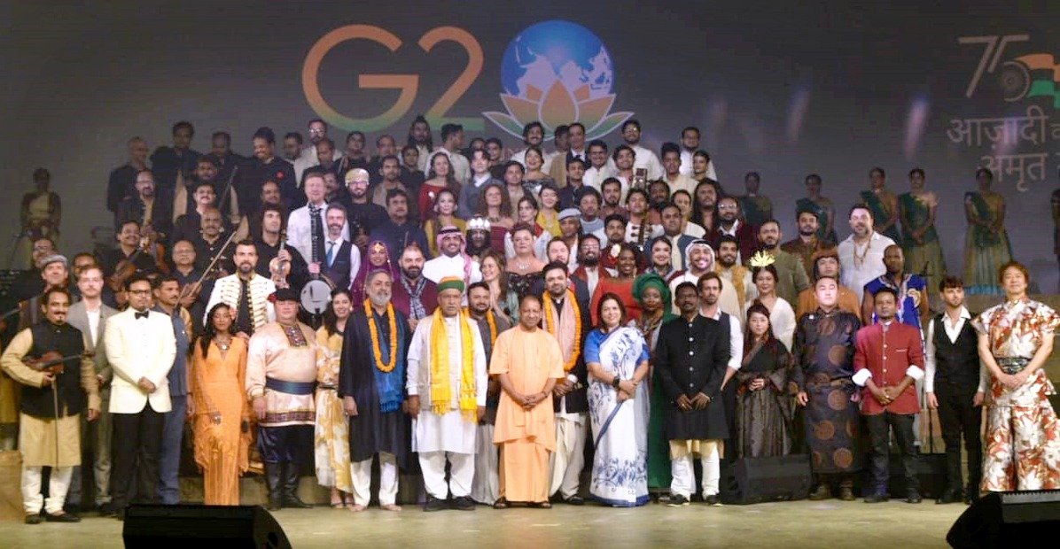जी 20 देशों के संस्कृति मंत्रियों की बैठक के बाद अंतरराष्ट्रीय सांस्कृतिक कार्यक्रम 'सुर वसुधा' में शामिल हुए मुख्यमंत्री योगी आदित्यनाथ
