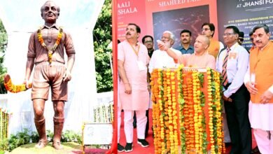 मेजर ध्यानचंद की 25 फीट ऊंची प्रतिमा का अनावरण करने के साथ ही सीएम ने हॉकी संग्रहालय का उद्घाटन व अवलोकन भी किया