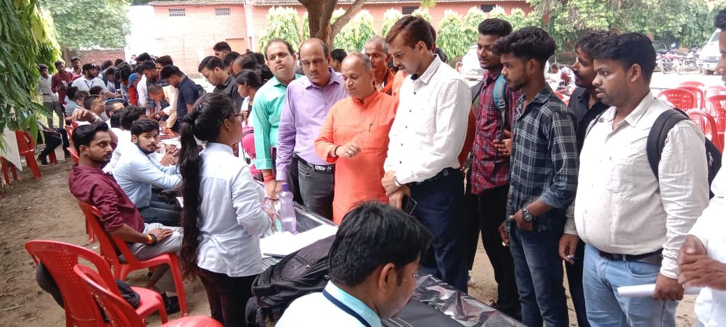 प्राइवेट व पब्लिक सेक्टर के अलावा कई नामी गिरामी बहुराष्ट्रीय कंपनियों रोजगार मेले में ले रही हैं भाग 