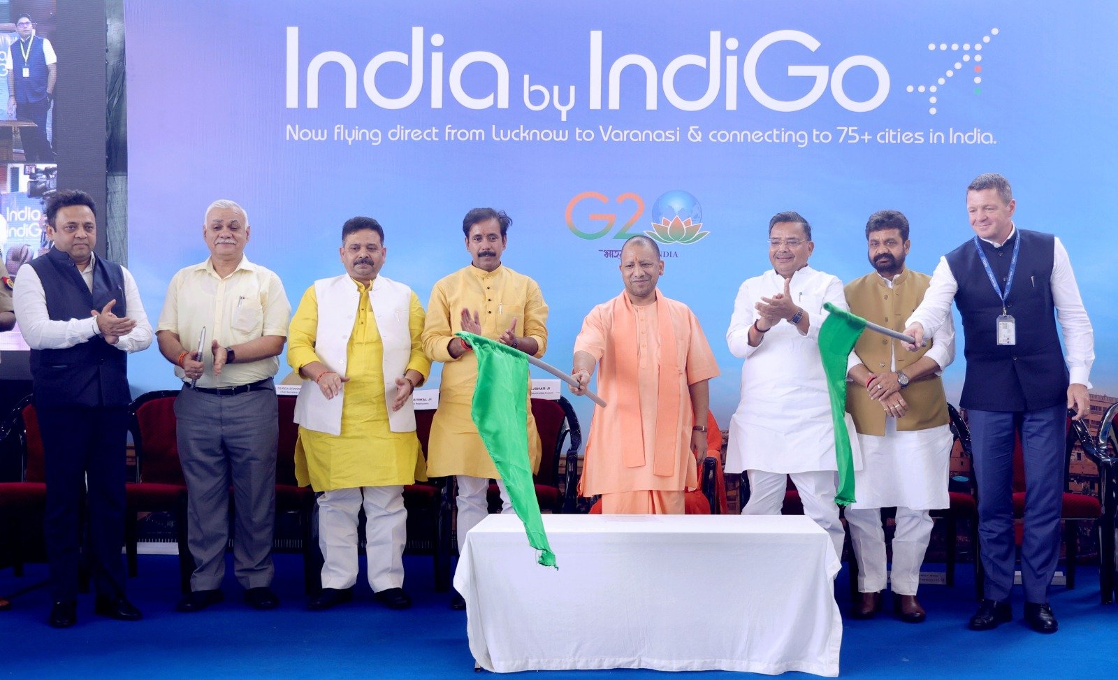 प्रदेश की राजधानी लखनऊ से देश की आध्यात्मिक राजधानी काशी का जुड़ना महत्वपूर्ण क्षण : योगी