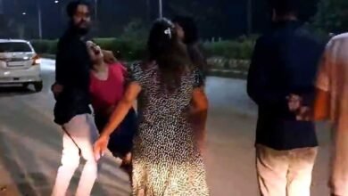 रायपुर में देर रात युवतियों के बीच जमकर मारपीट