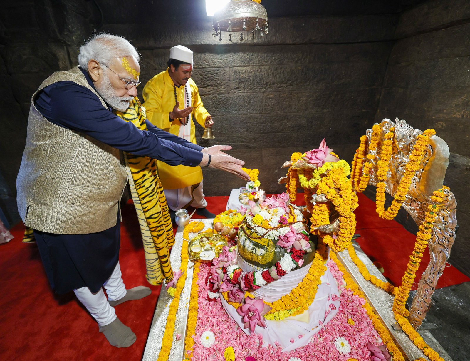 उत्तराखंड के हर गांव में देश के रक्षक हैं : मोदी