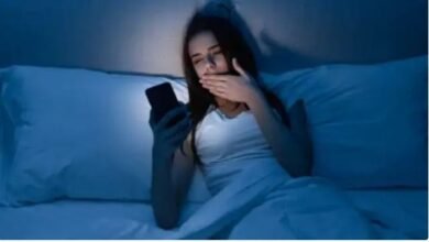 क्या आपको भी है रात में जागने की आदत, तो जान लें इससे होने वाले ये गंभीर नुकसान