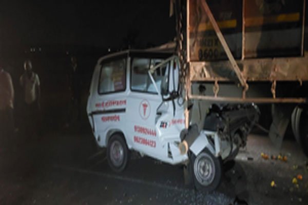 दो अलग-अलग सड़क दुर्घटनाओं में डॉक्टर समेत 9 की मौत