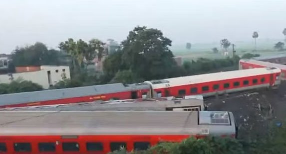 नीतीश ने नाॅर्थ ईस्ट एक्सप्रेस हादसे में चार लोगों की मौत पर जताया शोक, चार लाख मुआवजे की घोषणा