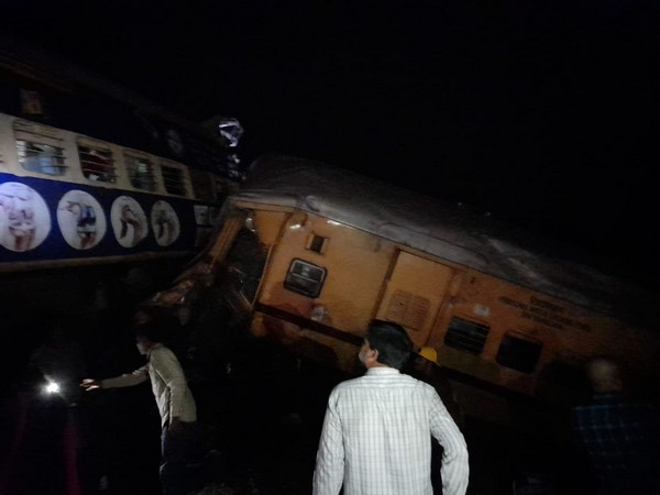 आंध्र में दो ट्रेनों की टक्कर में छह लोगों की मौत