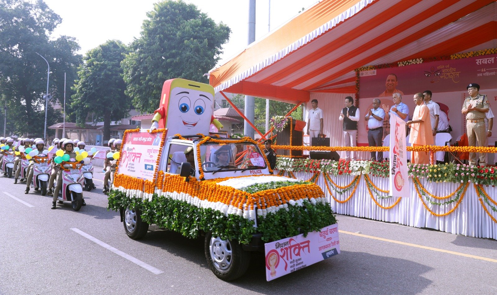 खुद में इच्छा शक्ति,सरकार और प्रशासन का समर्थन हो तो महिलाएं कुछ भी कर सकती हैं:सीएम योगी