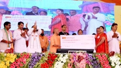 सीएम योगी ने 632 करोड़ रुपए की 256 विकास परियोजनाओं के लोकार्पण/शिलान्यास एवं सहायता राशि वितरण कार्यक्रम को संबोधित किया