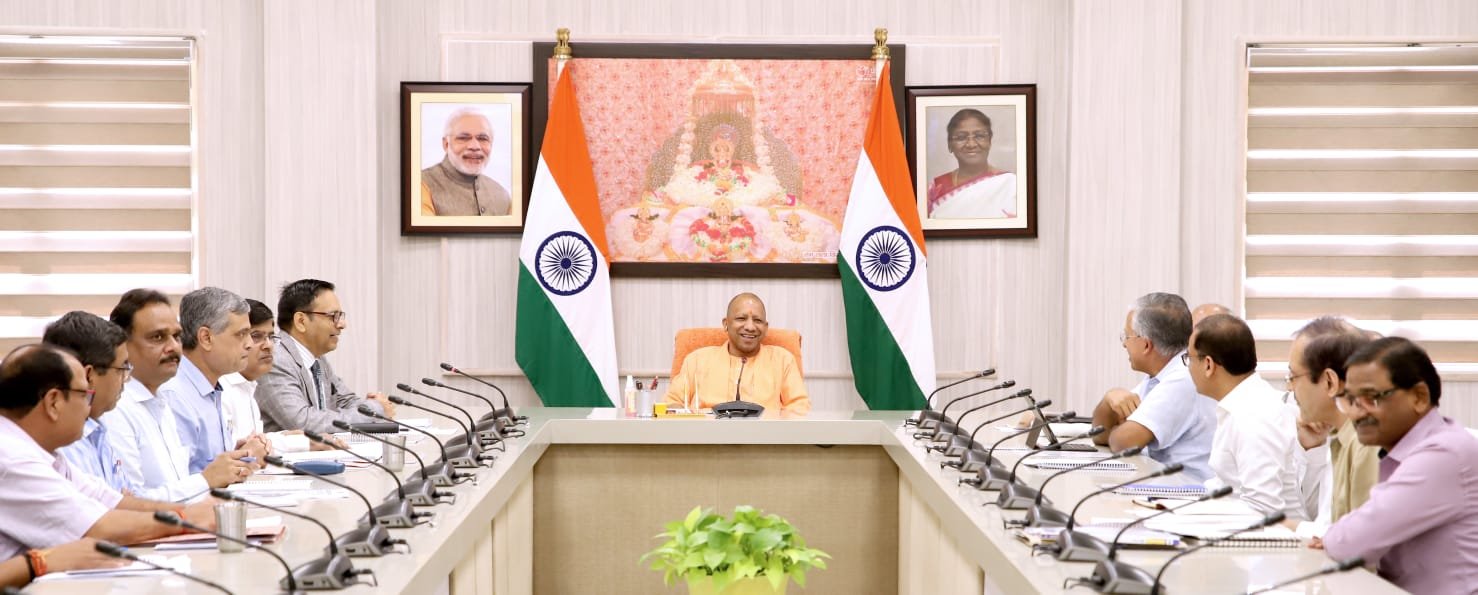 मुख्यमंत्री ने किया पशु चिकित्सा विज्ञान महाविद्यालय, गोरखपुर की विस्तृत परियोजना रिपोर्ट का अवलोकन