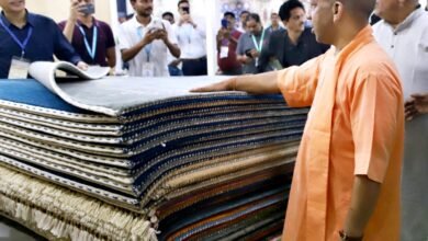 मुख्यमंत्री योगी आदित्यनाथ ने चार दिवसीय अंतरराष्ट्रीय कालीन मेला के 45वें संस्करण का शुभारंभ किया